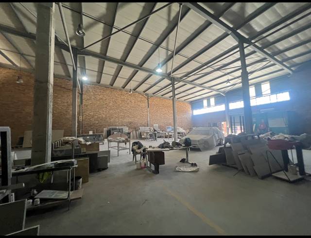 1,940M² WAREHOUSE TO LET IN KYA SANDS
